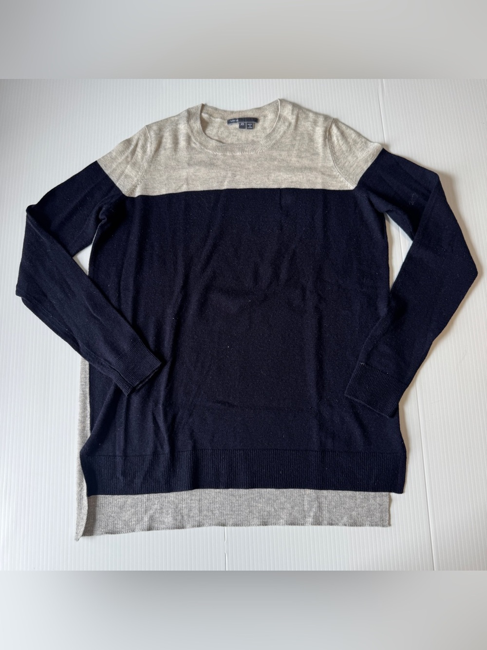 Vince Wool Cashmere Colorblock Sweater XS Navy Gray Quiet Luxury Minimalist